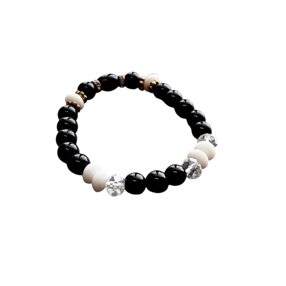 Stretchy Chic Black and White Beaded Bracelet - Picture 2 of 4